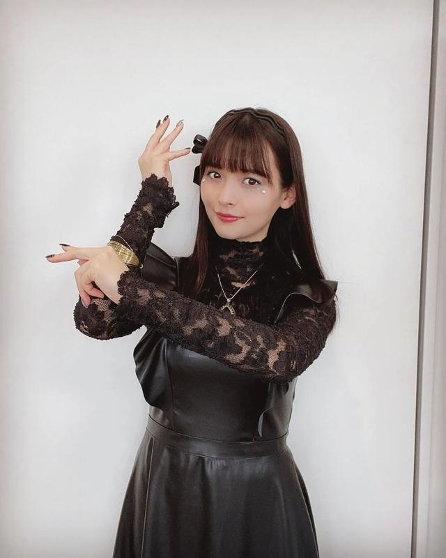 奶系美女上坂堇!拥有火辣身材的特利迦