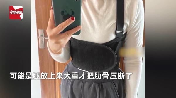 女子睡觉被145斤丈夫压得胸部疼,就医一查竟断了2根肋骨