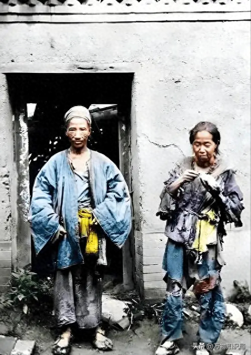 1834年,晚清美女被卖到美国,身着旗袍露出小脚,25美分随意观看