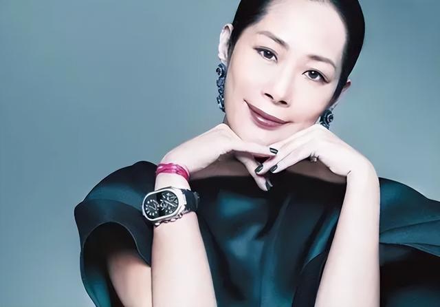 “未婚”产子的6位女星,生父成谜、不惧流言,最大55岁最小35岁