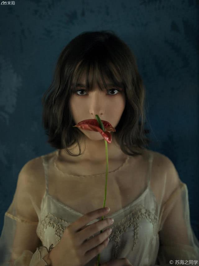 人像写真:火车上的短发少女,清纯可爱