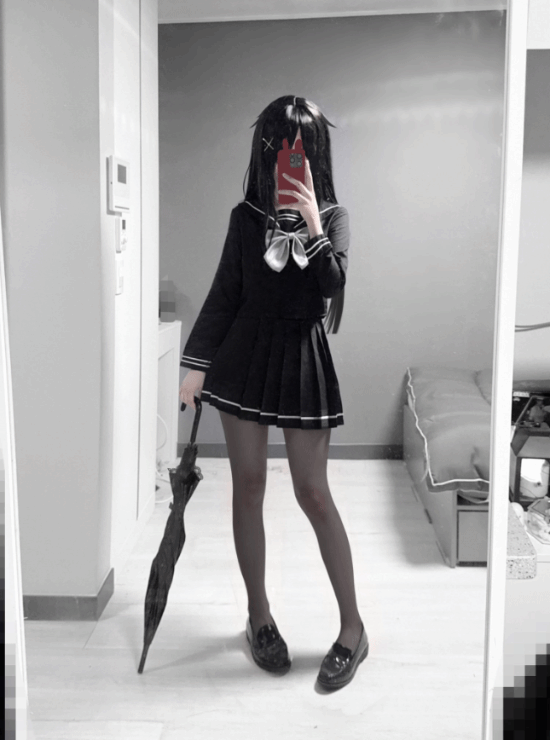 美女COS《绝区零》鲨鱼妹艾莲:娇小可爱黑丝吸睛