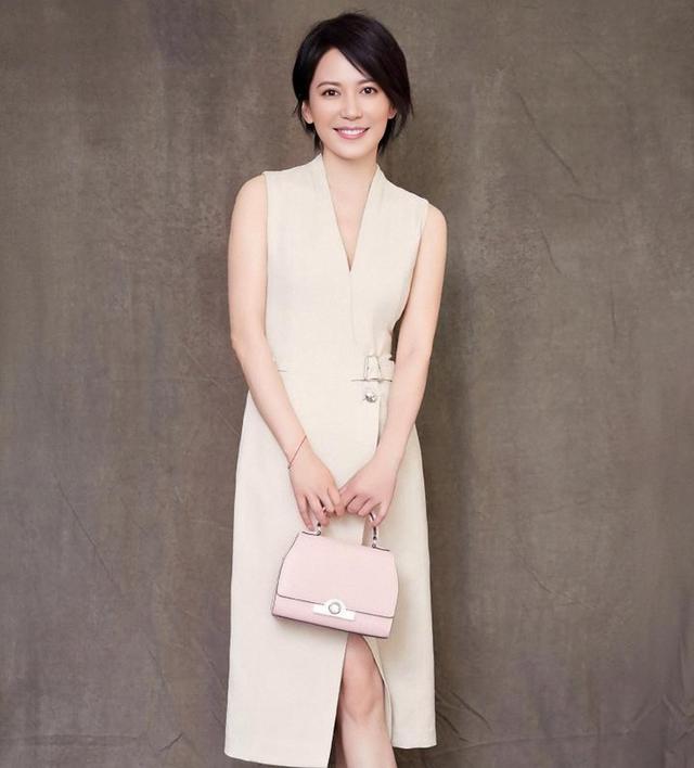 “小方脸”才是真抗老,这些拒绝“削骨”女明星,岁数越大越好看