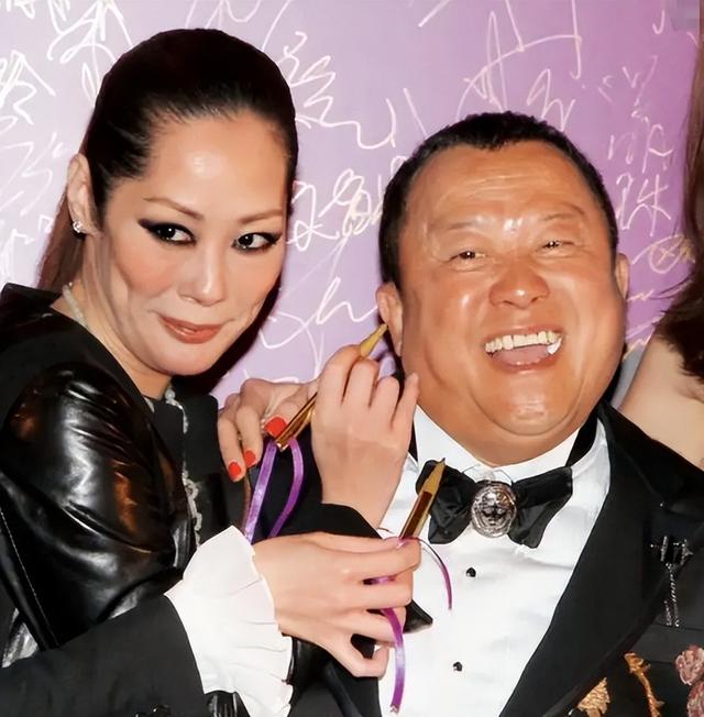 “未婚”产子的6位女星,生父成谜、不惧流言,最大55岁最小35岁