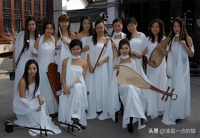 女子十二乐坊曾风靡一时,21年后远赴日本追梦,现状太令人唏嘘!