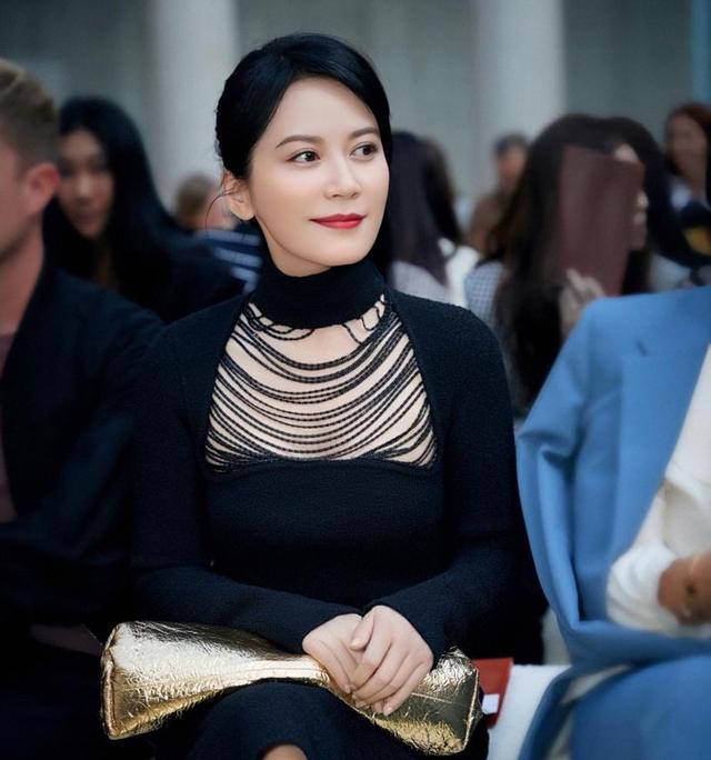 “小方脸”才是真抗老,这些拒绝“削骨”女明星,岁数越大越好看