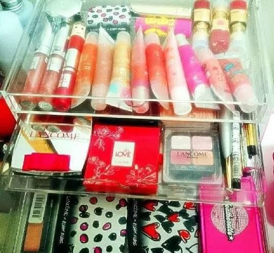 日本妹子超强化妆品收纳术!终于又能看见我的梳妆台了……