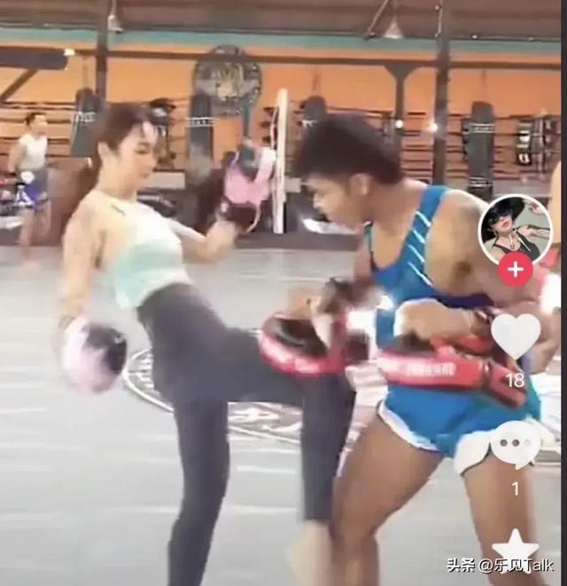 炸裂!中国美女在国外暴打2米高辱华老外,网友:老外说谢谢了吗