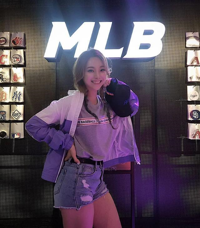 韩国90后美女教练,因秀苹果臀而走红,这种身材喜欢吗?