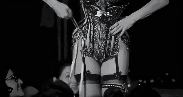 为啥女生大腿上绑根带子,看起来会很性感