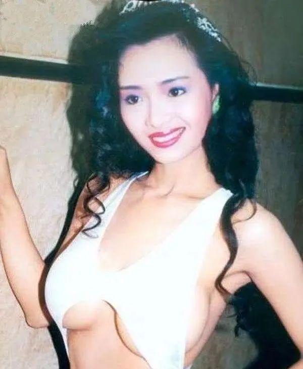 揭秘:女星的胸,捂着,到底想不想给你看?