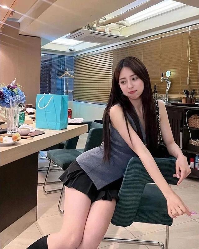 日本最强黑丝美腿!腿长1米02,好绝啊