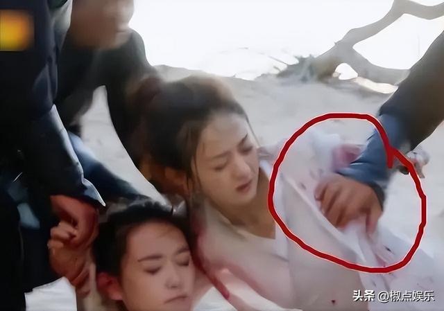 “袭胸、摸腿”,借拍戏之名揩油,内娱的“假戏真做”有多可怕?