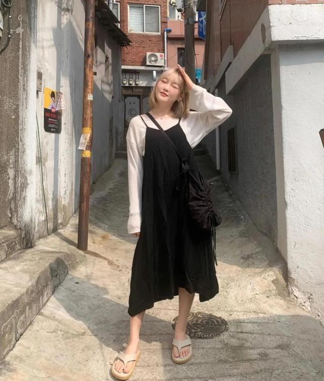 “渣女站姿”火了!腰和屁股凹成90度,这谁顶得住呢