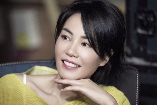 “小方脸”才是真抗老,这些拒绝“削骨”女明星,岁数越大越好看