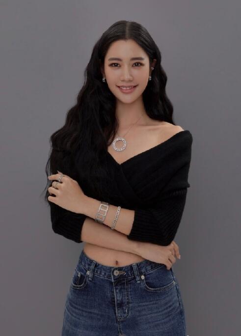 “南韩第一美女”晒照,穿健美裤秀性感,这身材谁招架得住