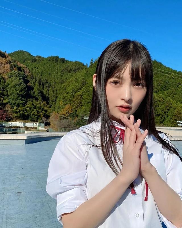奶系美女上坂堇!拥有火辣身材的特利迦