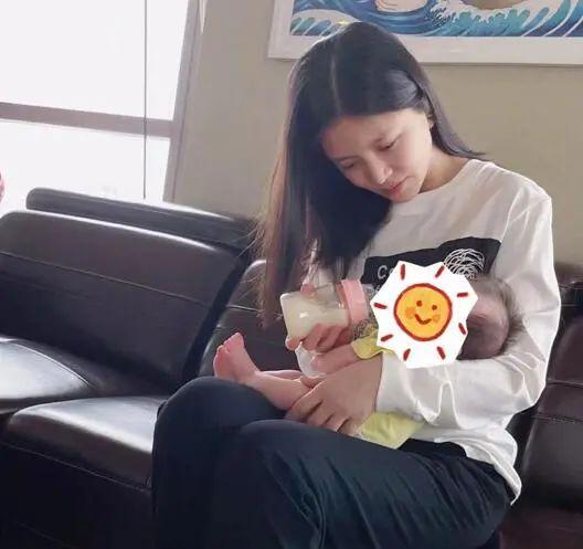 杜淳老婆母乳崩溃:孩子一碰奶头就哭,整个哺乳期我都在用吸奶器