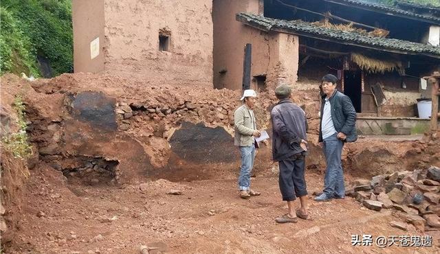 湖北24岁校花被裸身囚禁,与蛇同住场面污秽,幕后黑手曝光引众怒