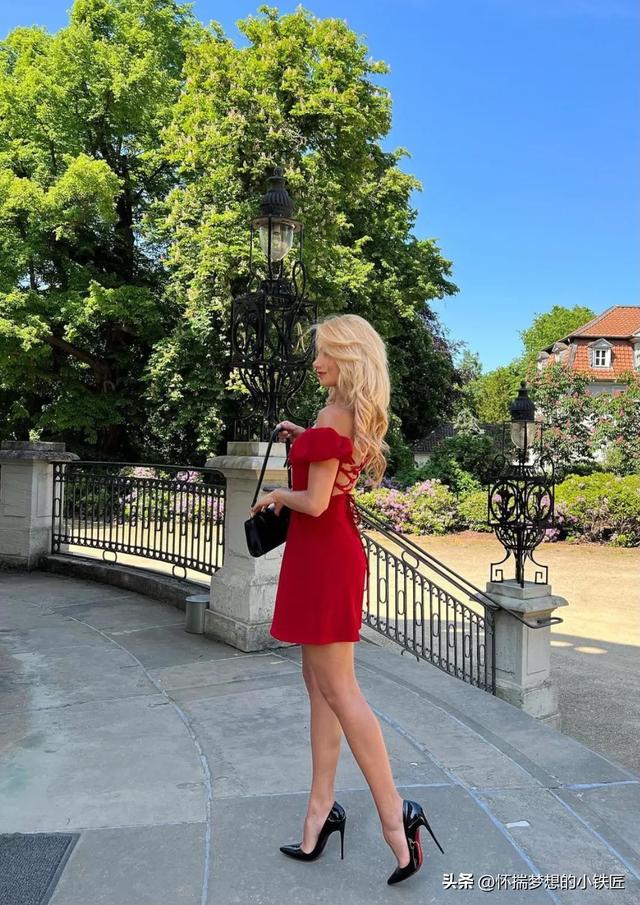 来自欧美的大胆长腿美女,十五张照片每一帧都是精美的长腿黑丝