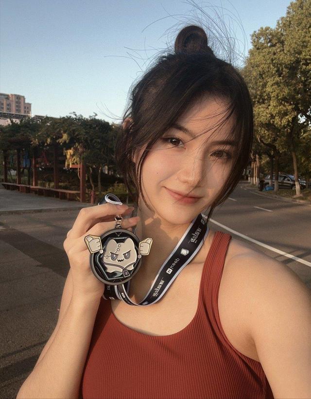体坛颜值天花板夏思凝,170cm黄金腿臀比,颜值与实力并存