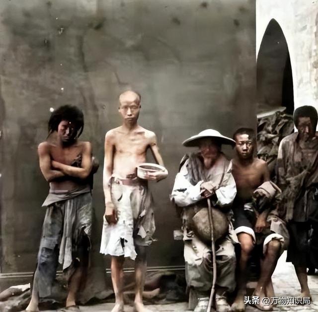 1834年,晚清美女被卖到美国,身着旗袍露出小脚,25美分随意观看