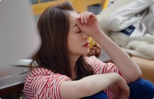 《一路繁花》的奶奶,年轻时蜂腰美背、酥胸长腿,个个撩人于无形