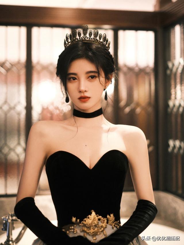 鞠婧祎才27岁身材就这么好?穿抹胸礼服裙撑出丰满感,养眼又性感