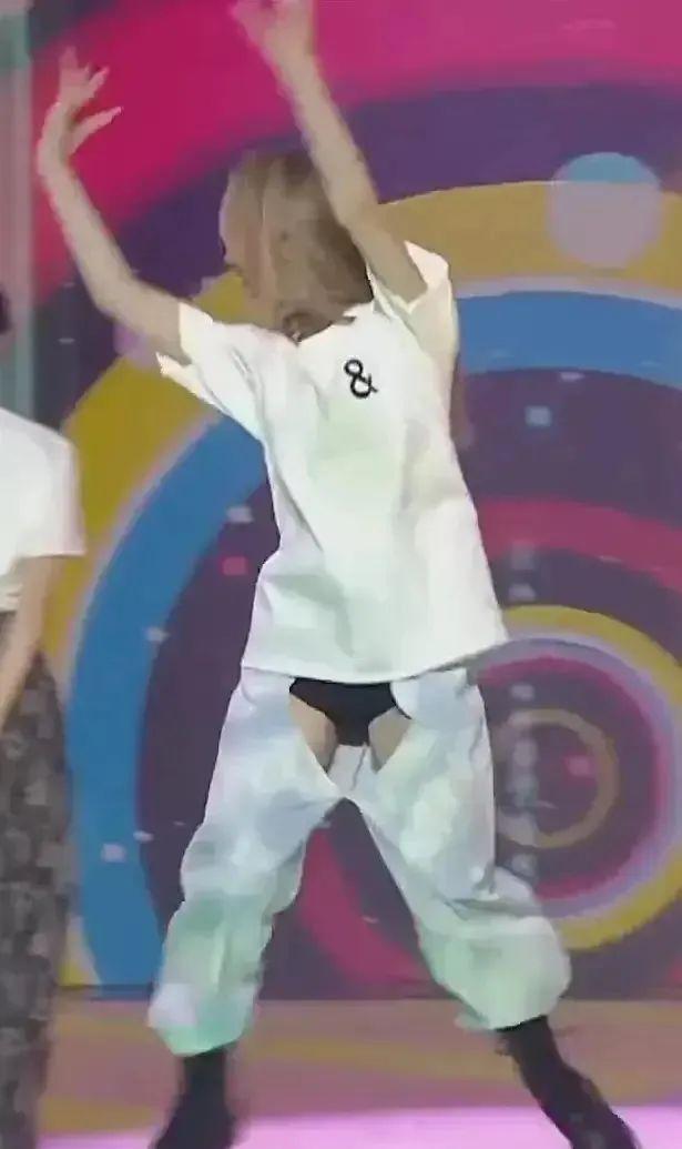韩女团造型太辣眼:反穿开裆裤,男士内裤当抹胸,还有葫芦娃套装