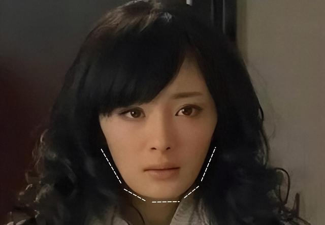 “小方脸”才是真抗老,这些拒绝“削骨”女明星,岁数越大越好看