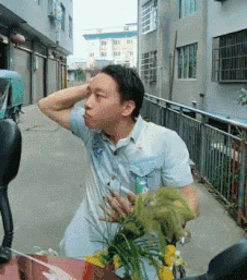 妹子身穿包臀裙,黑丝,高跟鞋去爬山,真的不会累脚么