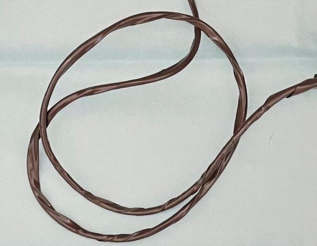 日本妹子泡温泉,竟然被石头偷拍?这操作,简直变态!