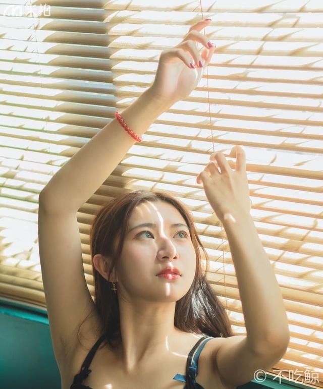 美肩樱唇美女纯情私房写真!糟了,是心动的感觉