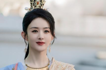 流鼻血还抢话筒,两个女星当众亲吻,只有赵丽颖C位压轴很安心