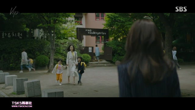 张娜拉主演《VIP》:办公室抓“小三”狗血剧?追了才知韩国女性处境的艰难