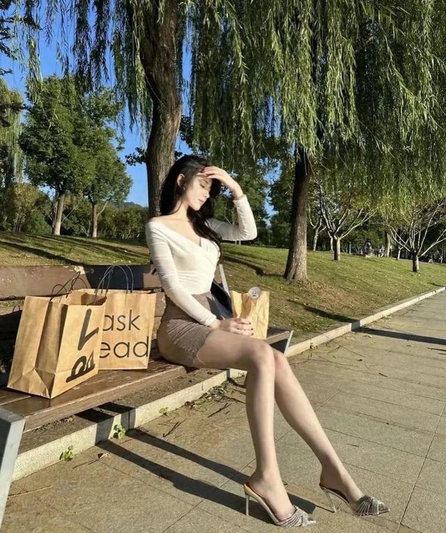 日本最强黑丝美腿!腿长1米02,好绝啊
