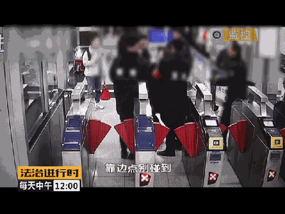 厉害了!女大学生对警察踢裆扇耳光,还想“微笑面对生活”?结果……