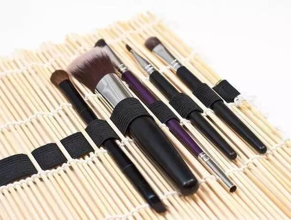 日本妹子超强化妆品收纳术!终于又能看见我的梳妆台了……