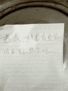妹子身穿包臀裙,黑丝,高跟鞋去爬山,真的不会累脚么