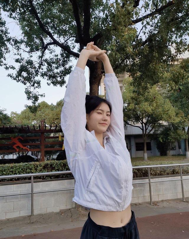 体坛颜值天花板夏思凝,170cm黄金腿臀比,颜值与实力并存