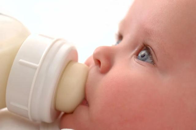 杜淳老婆母乳崩溃:孩子一碰奶头就哭,整个哺乳期我都在用吸奶器