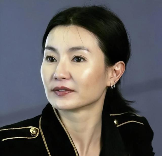 “小方脸”才是真抗老,这些拒绝“削骨”女明星,岁数越大越好看