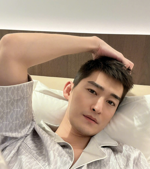 拖行交警致残,演戏靠替身,摸女明星胸,张翰为何还不封杀?