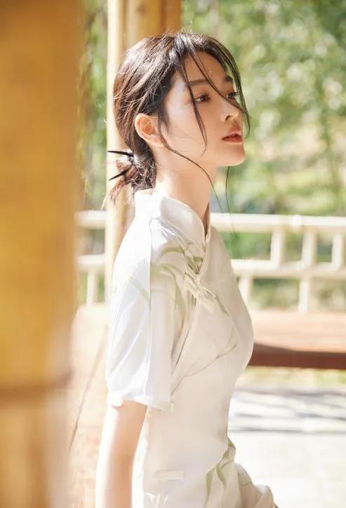 实地探访!成都私人影院美女陪看可亲嘴摸胸可过夜,都是00后!