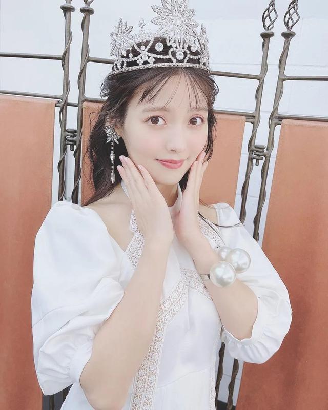 奶系美女上坂堇!拥有火辣身材的特利迦