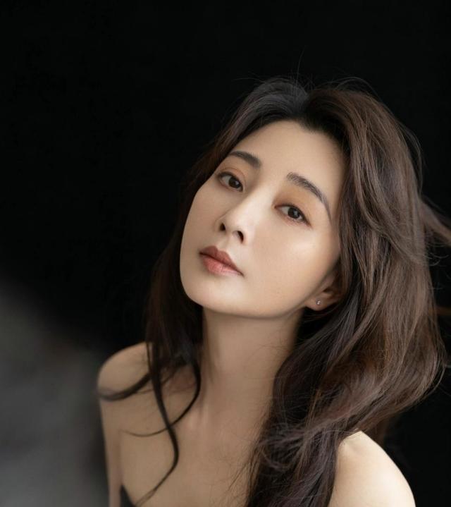 重庆貌美如花的7位女明星,看看谁是你心中的“重庆第一美女”?