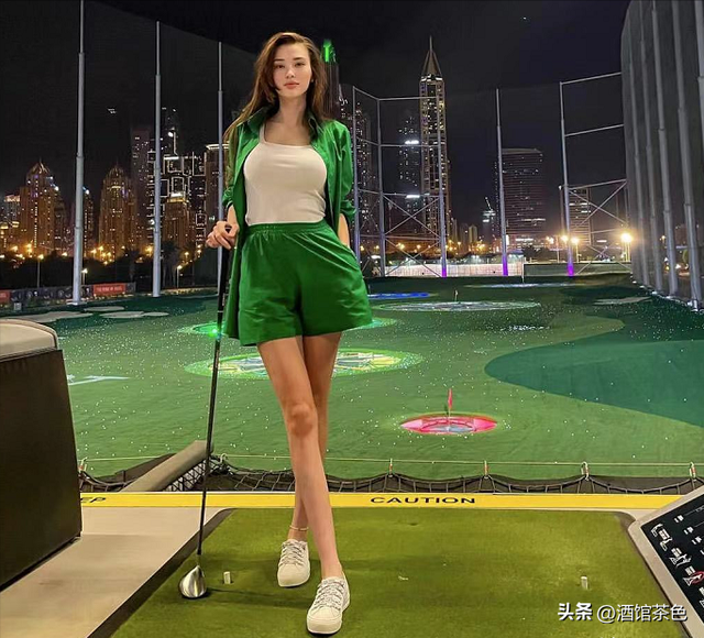 排坛女神萨宾娜:身高1米82,高颜值身材完美,嫁迪拜富豪后退役