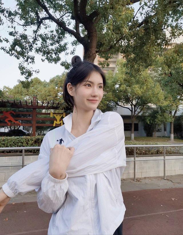 体坛颜值天花板夏思凝,170cm黄金腿臀比,颜值与实力并存