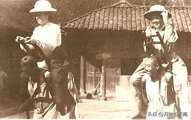 1834年,晚清美女被卖到美国,身着旗袍露出小脚,25美分随意观看