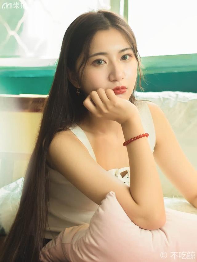 美肩樱唇美女纯情私房写真!糟了,是心动的感觉